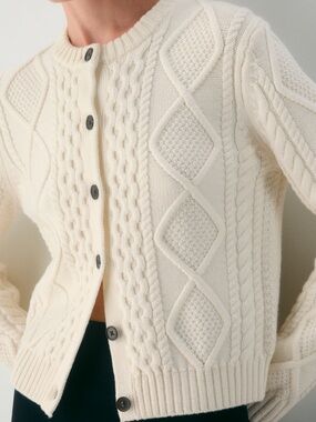 Final price ✨Aritzia merino wool cardigan